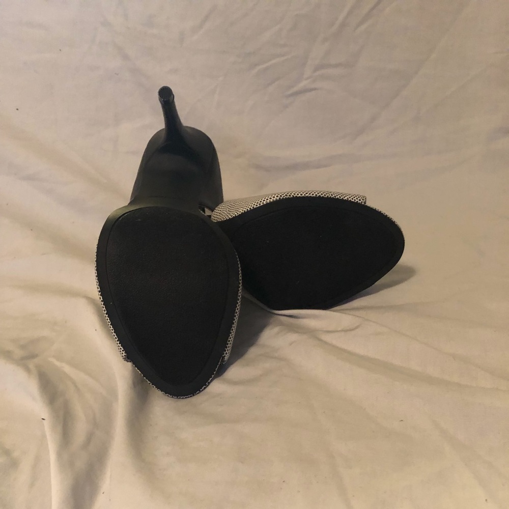 Heels - Picture 2 of 4